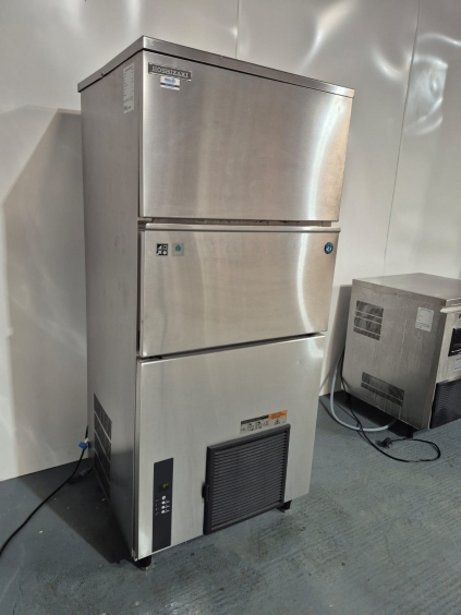 Hoshizaki IM-240NE-HC Self Contained Cube Ice Maker 210kg/24hrs Output / 110kg 