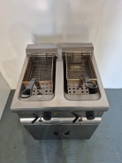 Lincat Silverlink 600 J18 Free Standing Electric Twin Tank Fryer